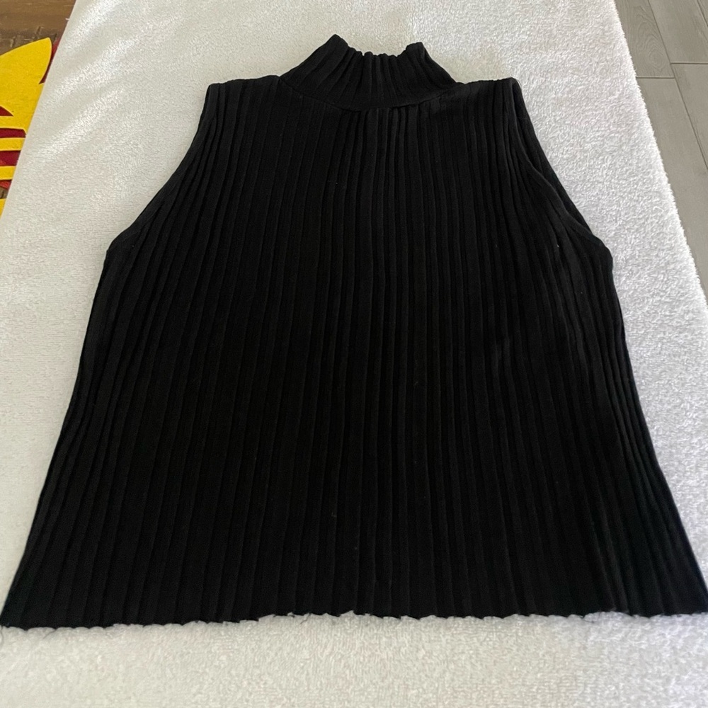 H&M Black Ribbed Crop Top